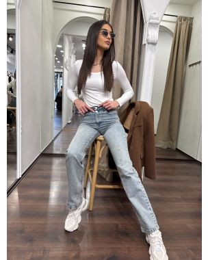 Ravne traper hlače svijetli denim s blagim poderotinama