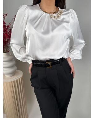 Satenska bluza s elegantnim lancem